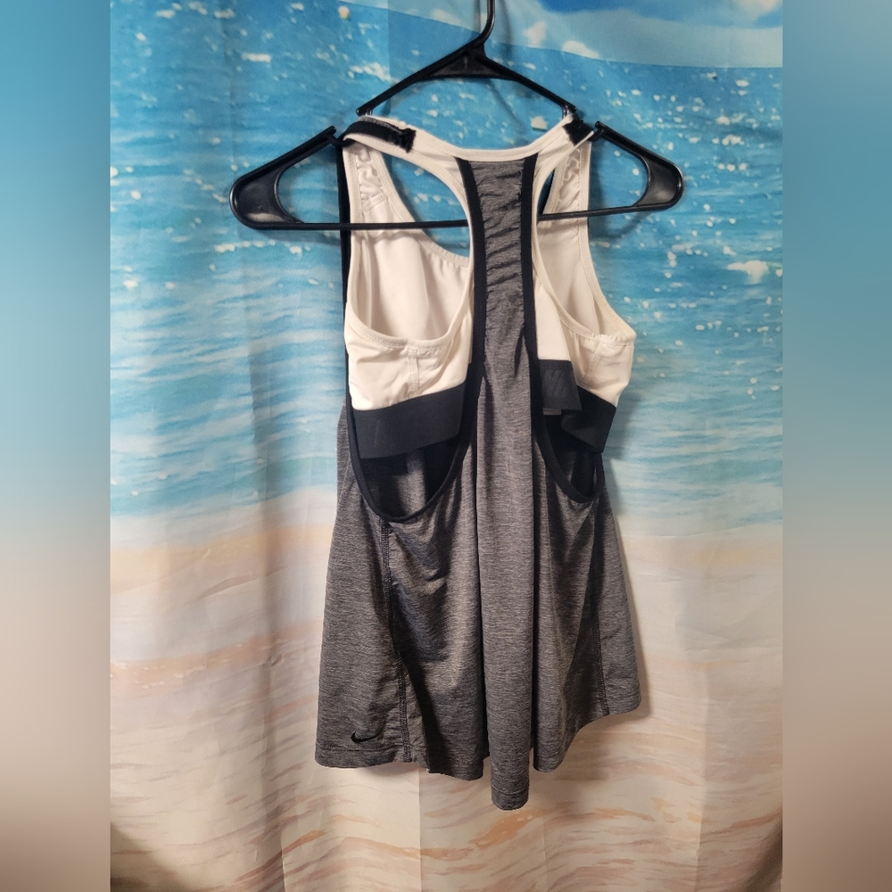 Nike Dri-fit Tank Ladies Size Medium Built in Sports Bra - Picture 2 of 3